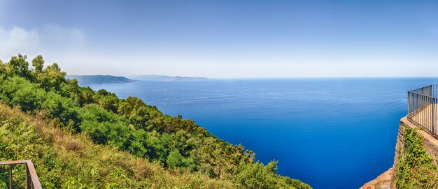 Luchtfoto van de Straat van Messina, Italië