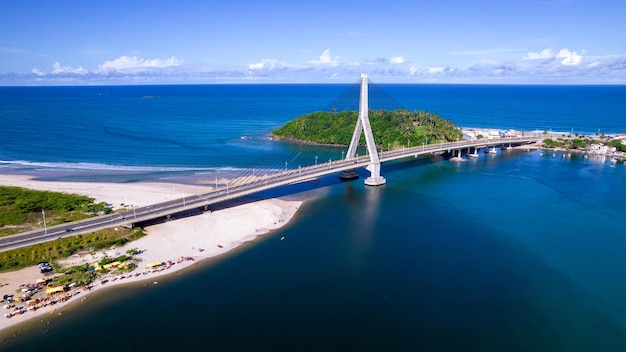 Luchtfoto van de toeristische stad Ilheus in het historische stadscentrum van Bahia met de beroemde brug op de achtergrond