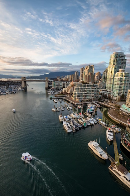 Luchtfoto van de woongebouwen in False Creek