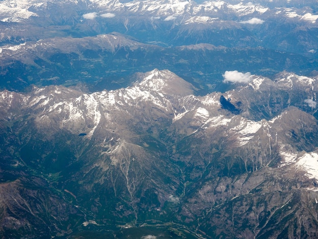 Luchtfoto van de Zwitserse Alpen