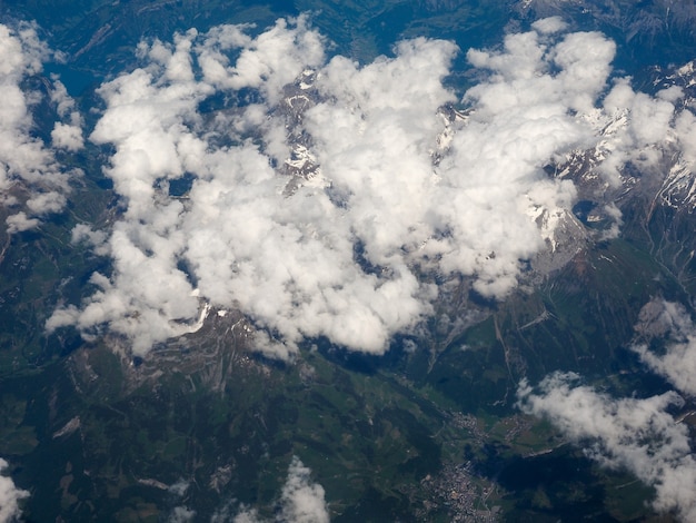 Luchtfoto van de Zwitserse Alpen