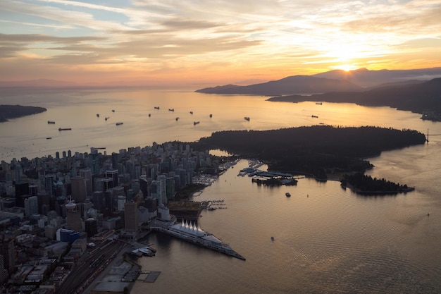 Luchtfoto van Downtown Vancouver City Modern Cityscape