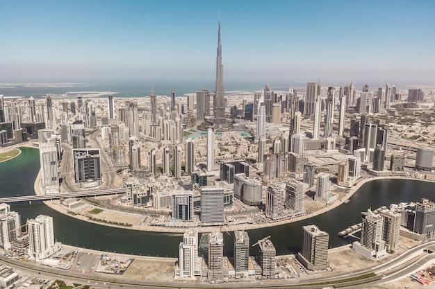 Luchtfoto van Dubai Downtown op een zonnige dag