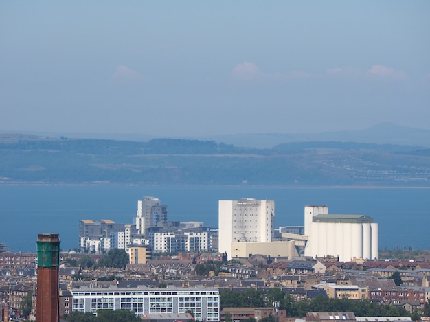 Luchtfoto van Edinburgh vanaf Calton Hill