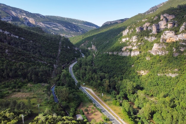Luchtfoto van een canyon en de rivier de Ebro