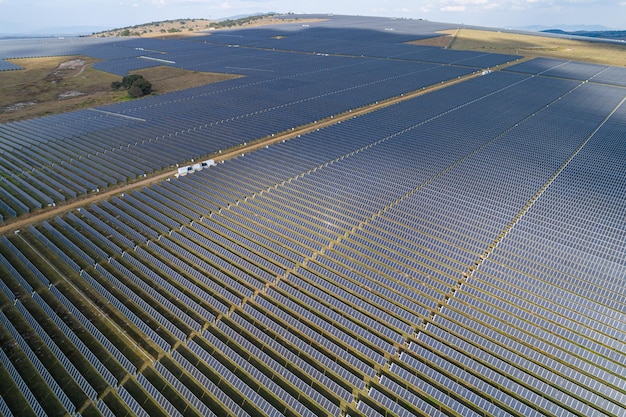 Luchtfoto van een groot zonne-energiepark voor de levering van duurzame energie in Mexico