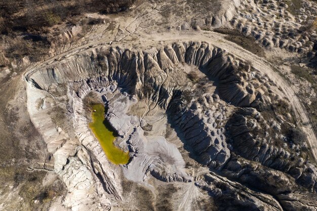 Luchtfoto van een open mijnmeer