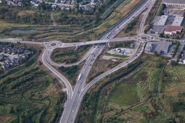 Luchtfoto van een snelwegviaduct