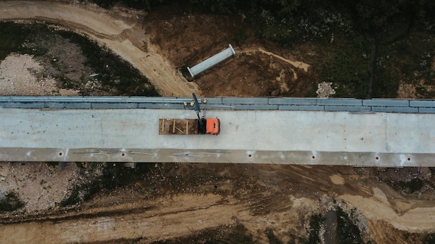 Luchtfoto van een weg in aanbouw in het district brcko, bosnië en herzegovina