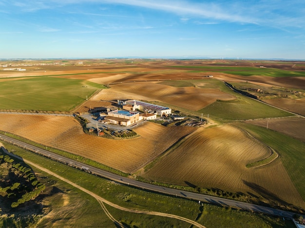 Luchtfoto van een wijnmakerij in Rueda Valladolid