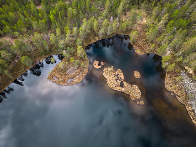 Foto luchtfoto van eilanden in lake swampy plaatst republiek karelië