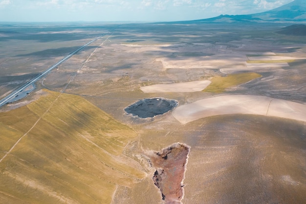 Luchtfoto van enorm kolenmijngat