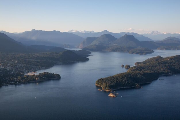 Luchtfoto van Gibsons Keats Island en Howe Sound