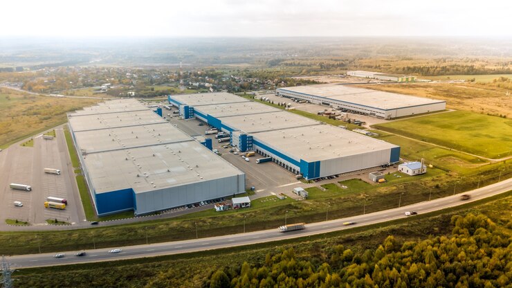 Foto luchtfoto van goederen magazijn. luchtfoto van industriële gebouwen en magazijngebied.