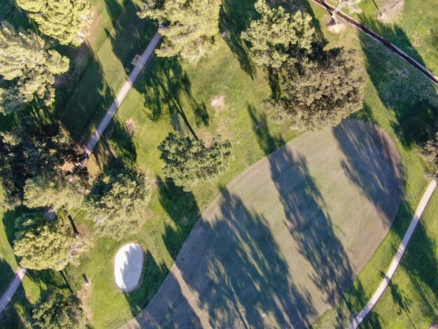 Luchtfoto van golfbaan met groen veld in de vallei groen graslandschap temecula california