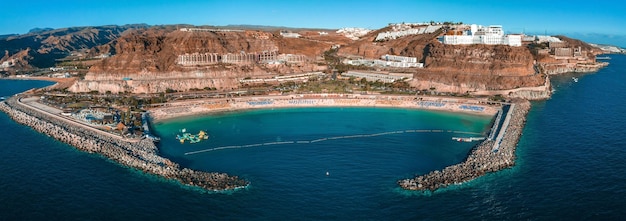 Luchtfoto van het Amadores-strand op het eiland Gran Canaria in Spanje