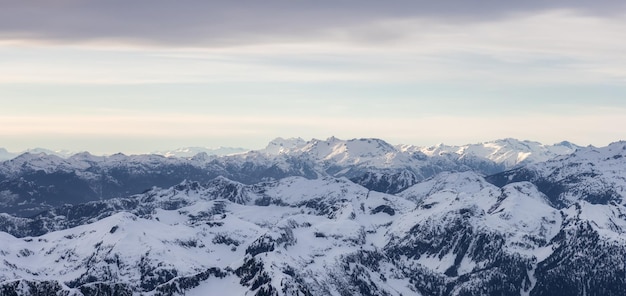 Luchtfoto van het Canadese Rocky Mountain-landschap