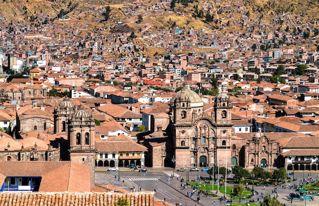 Luchtfoto van het centrale plein van cusco in peru