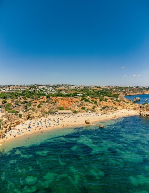 Luchtfoto van het geweldige strand Praia dos Paradinha Albufeira Algarve Portugal