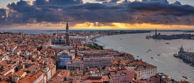 Luchtfoto van het iconische San Marco-plein