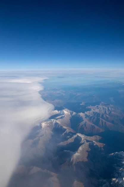 Luchtfoto van het landschap tegen de lucht