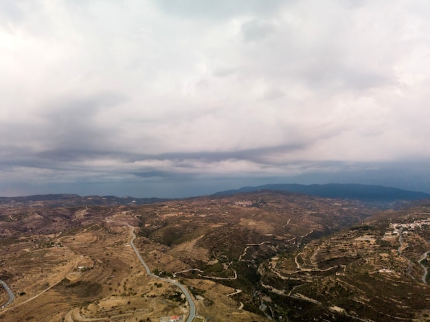 Luchtfoto van het oude bergdorpje Agios Amvrosios, Cyprus 2020