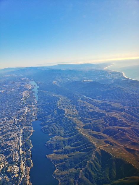 Luchtfoto van het stadsbeeld tegen de lucht