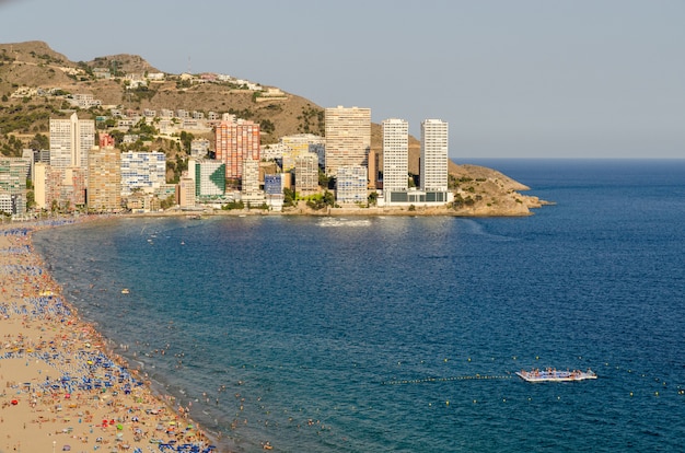 Luchtfoto van het strand van Levante in Benidorm, Alicante, Spanje.