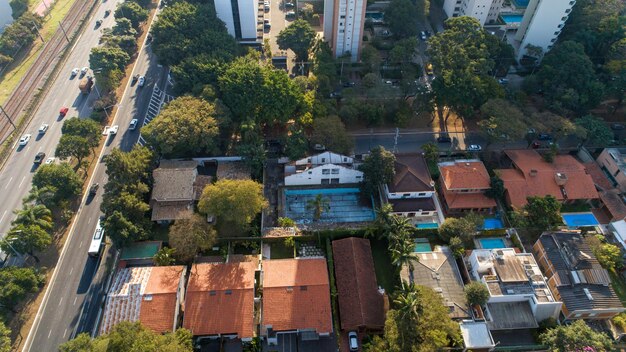 Luchtfoto van het topgebied van Pinheiros Sao Paulo, Brazilië Met veel bomen en moderne gebouwen