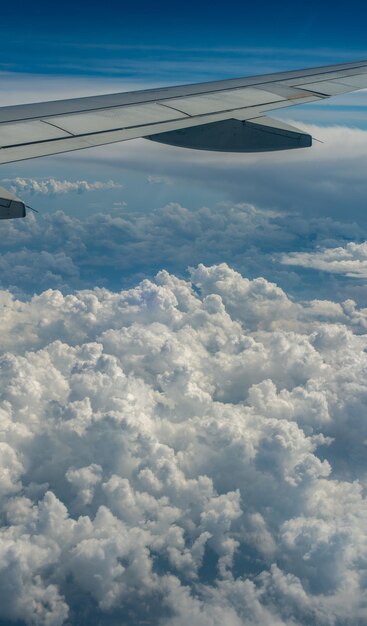 Foto luchtfoto van het wolkenlandschap tegen de hemel