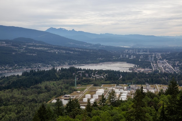 Luchtfoto van industrieterreinen in Port Moody