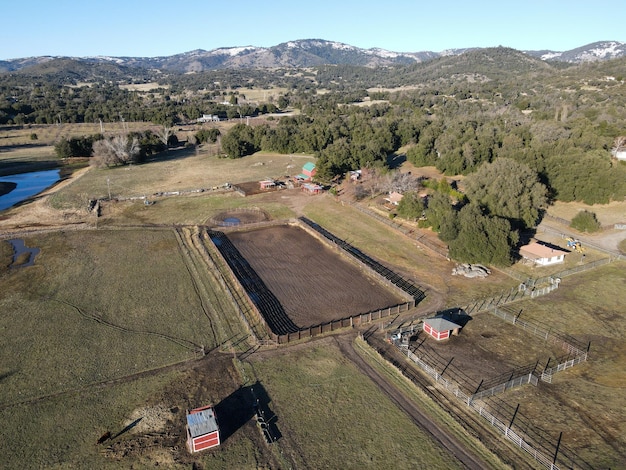 Luchtfoto van Julian land, historische goudmijnstad gelegen in het oosten van San Diego