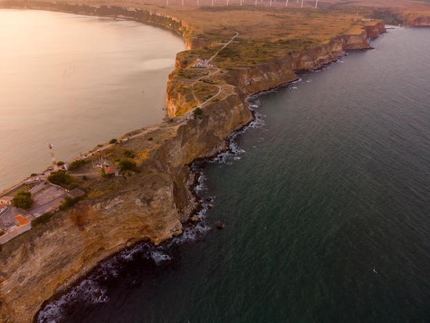 Luchtfoto van Kaap Kaliakra aan de kust van de Zwarte Zee in Bulgarije