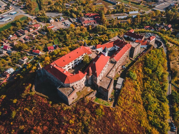 Luchtfoto van kasteel Palanok