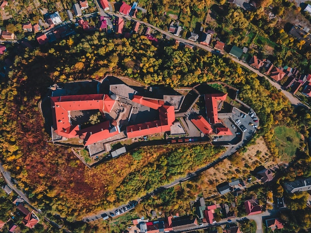 Luchtfoto van kasteel Palanok