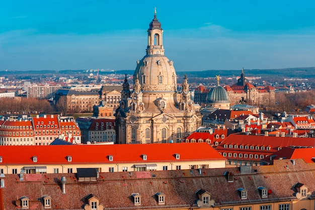 Luchtfoto van koepels en daken Dresden, Duitsland