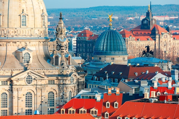 Luchtfoto van koepels en daken Dresden, Duitsland