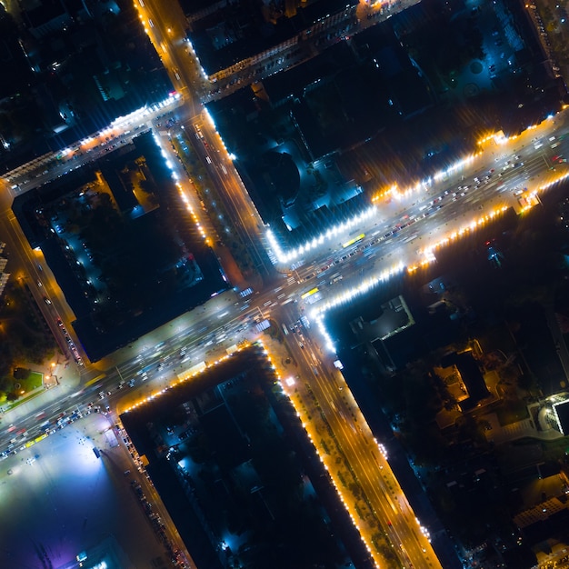 Luchtfoto van Minsk (Wit-Rusland) bij nacht