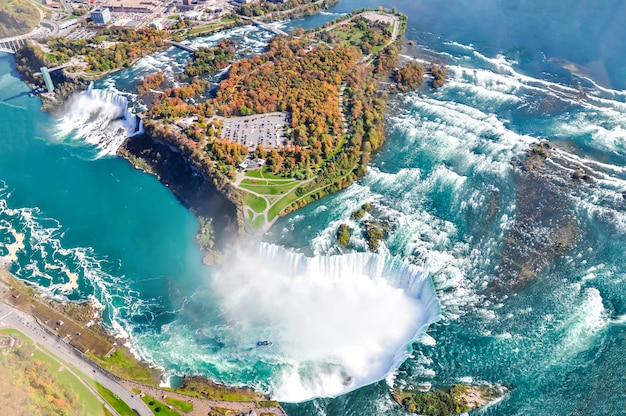 Luchtfoto van Niagara waterval in de zomer