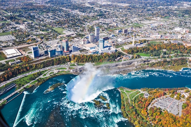 Luchtfoto van Niagara waterval in de zomer