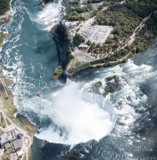 Luchtfoto van Niagara waterval in de zomer