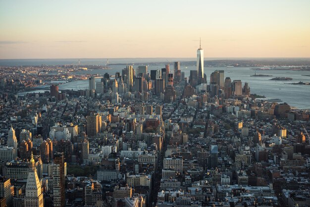 Luchtfoto van Observatory dek op Downtown Manhattan en Lower Manhattan New York, NYC, Verenigde Staten. Skyline met wolkenkrabbers