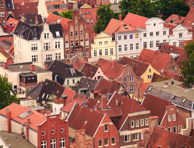 Luchtfoto van pannendaken van de oude stad Lübeck GermanyxA