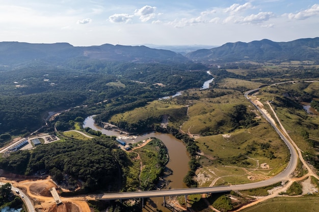 Luchtfoto van paraopeba rivier brumadinho minas gerais brazilië