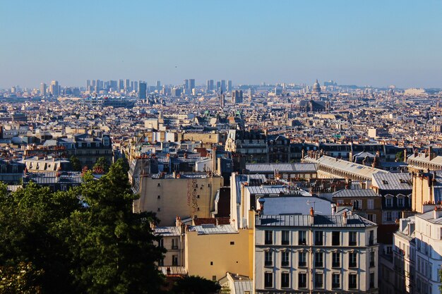 Luchtfoto van Parijs vanaf de Butte Montmartre, Frankrijk.