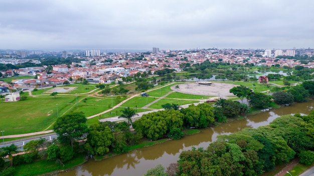 Luchtfoto van Parque das Aguas in Sorocaba, Brazilië