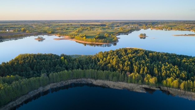 Foto luchtfoto van prachtige meren in de ochtend