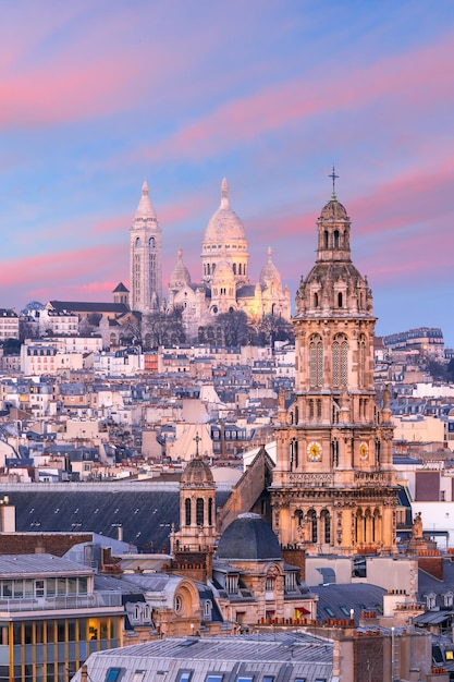 Luchtfoto van sacrecoeur basiliek of basiliek van het heilige hart van jezus in de butte montmartre