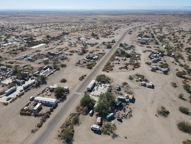 Luchtfoto van Slab City, een niet-opgenomen off-the-grid krakergemeenschap in Californië