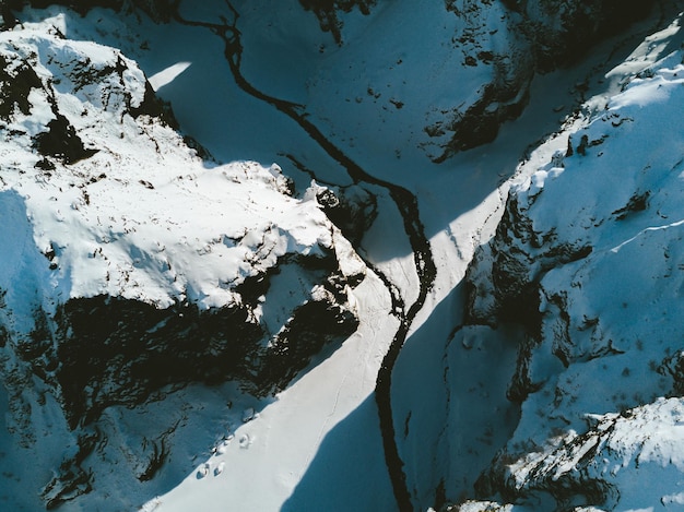 Luchtfoto van sneeuw op de berg